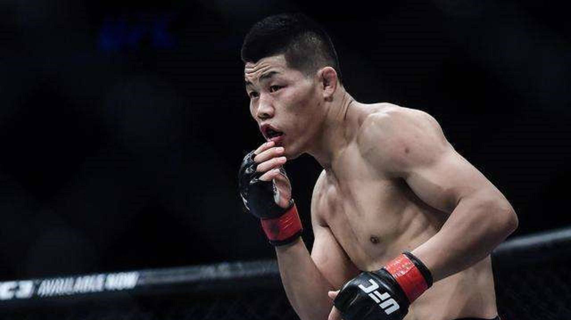 2021年10月李景亮在与"狼王"奇马耶夫的比赛中遭对手终结,这一战也让