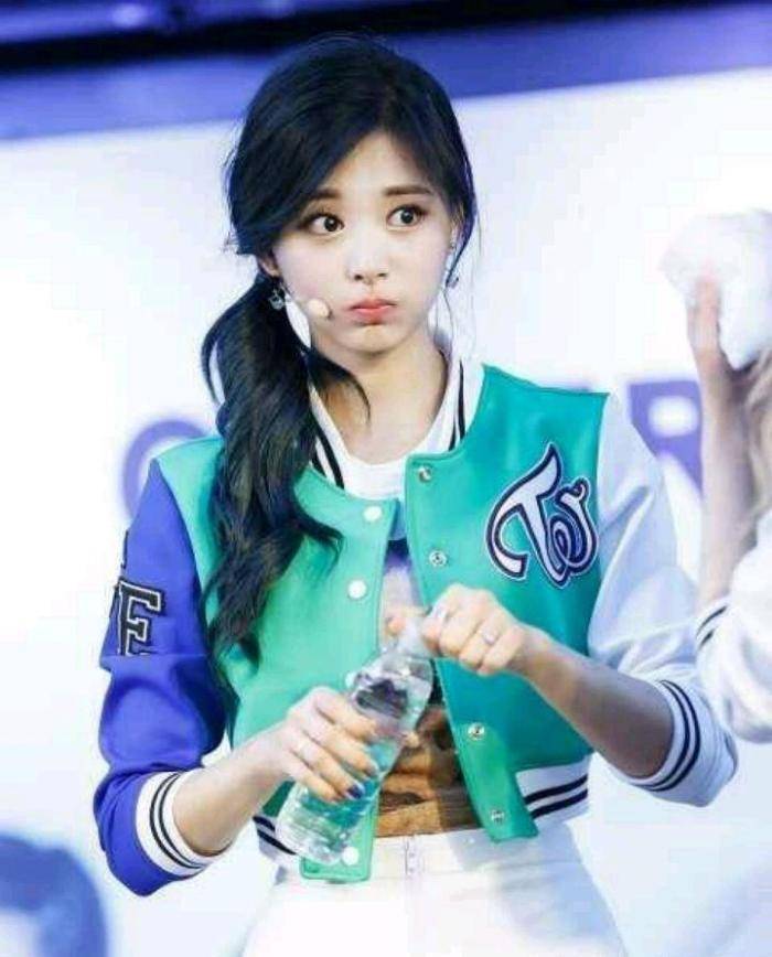 周子瑜能不能超越宋茜成为我们女爱豆天花板?_函数_人气_节目