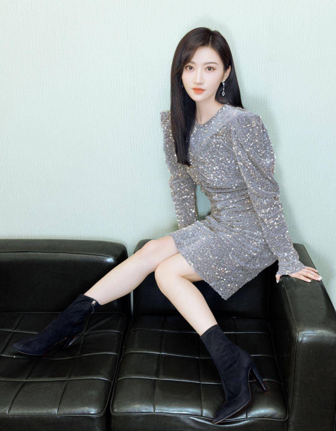 2018年1月15日,景甜参加了中央广播电视总台春节联欢晚会,并与李易峰