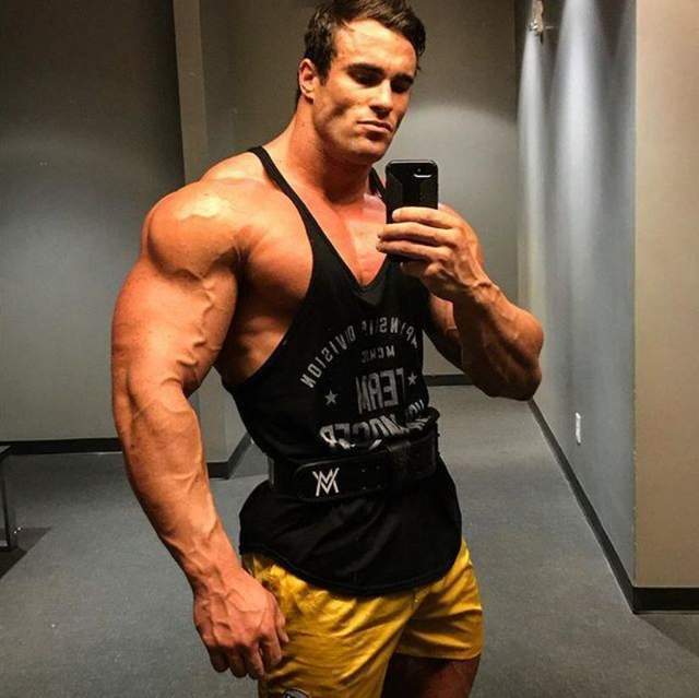 上这一身令人印象深刻的彪悍肌肉都与年轻时的阿诺太过相似身高187cm