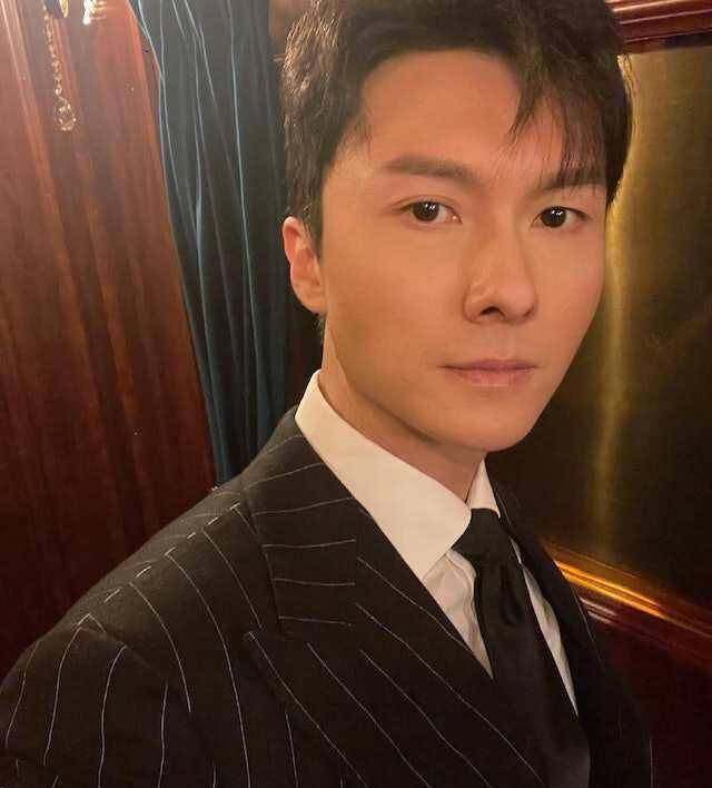 罕见回应离婚传闻,成为内地宠儿,为拍摄新剧剃光头_浩信_陈自瑶_香港
