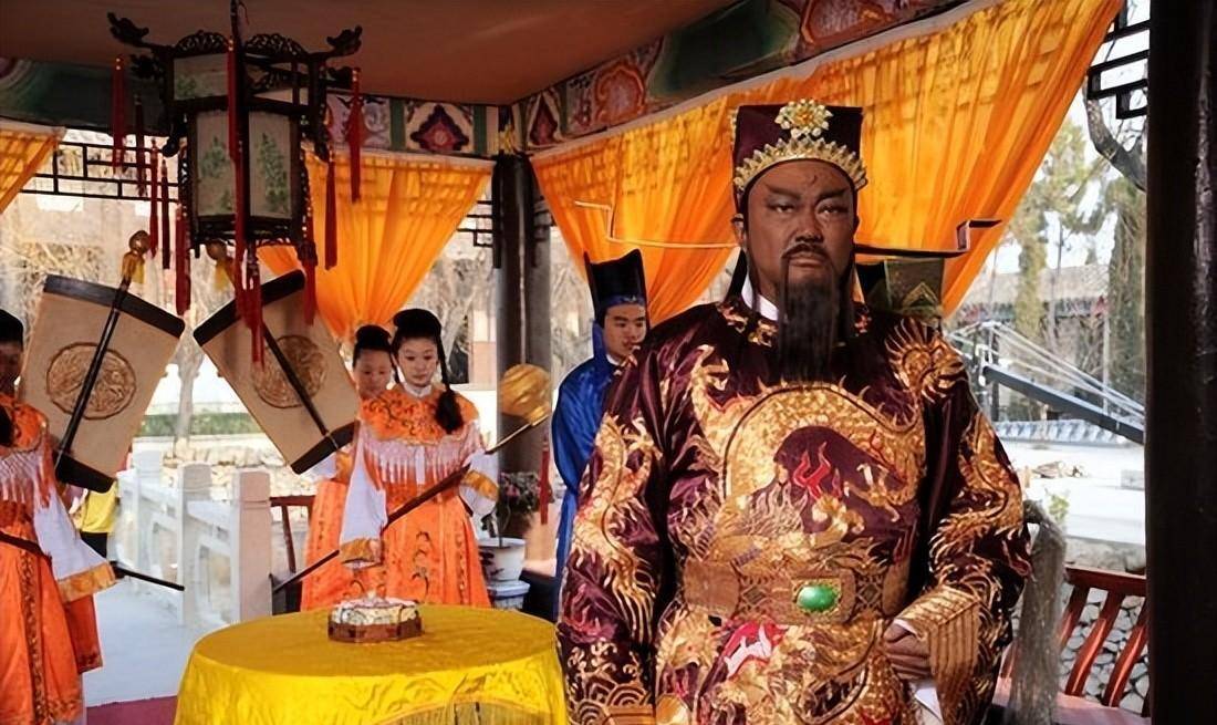 包拯60大寿时感叹自己无后,寡妇儿媳突然下跪:您其实