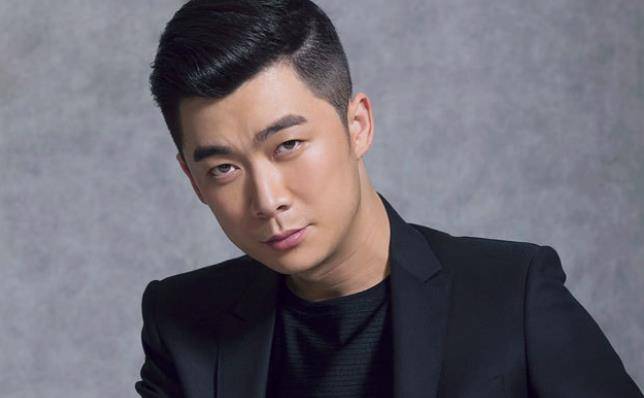 演过很多反派的男演员曹征,凭借自己的实力,备受导演肯定_角色_表演