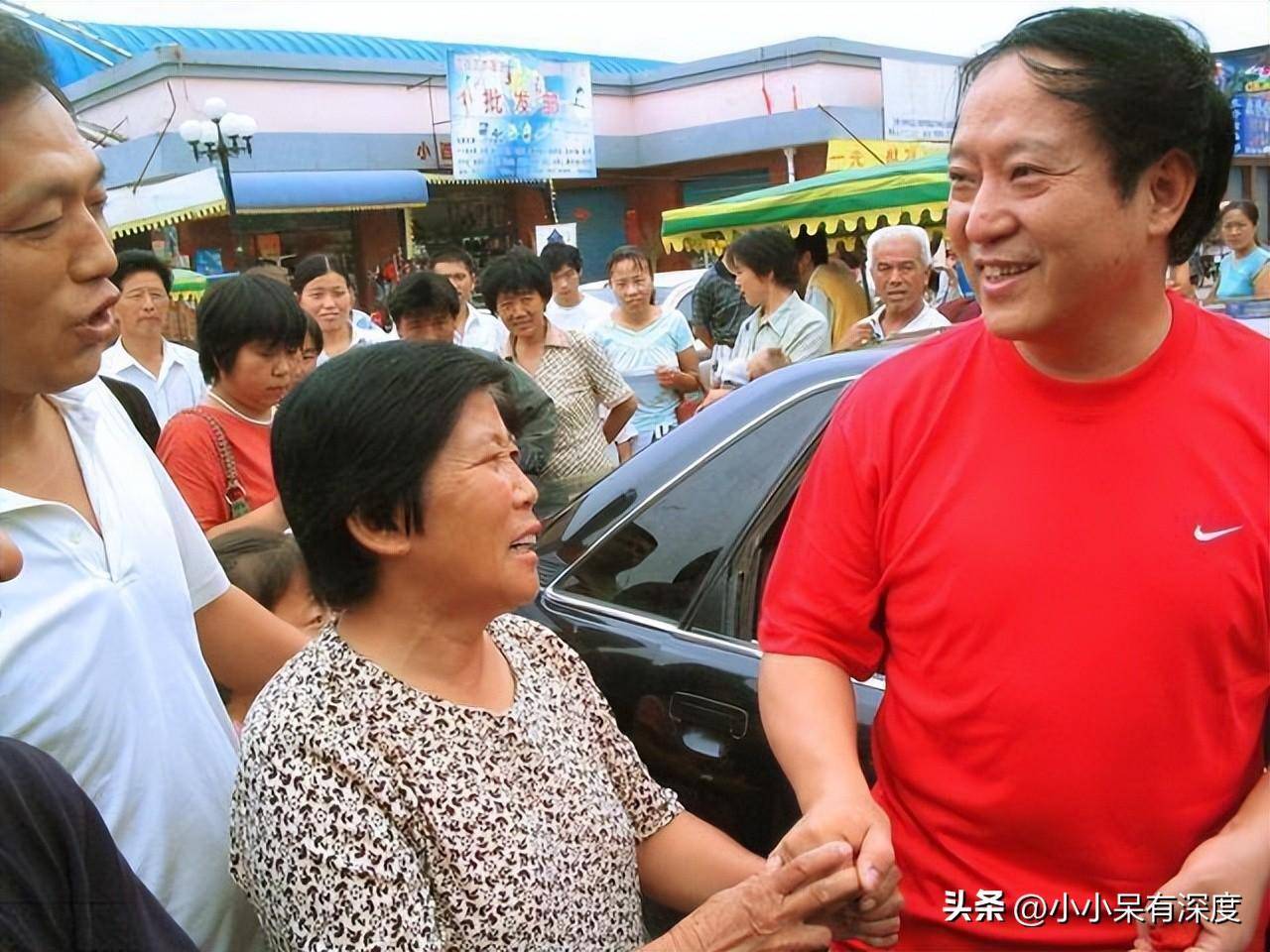 73岁的牛群近照,妻离子散靠走穴维持生活的他,晚年生活让人唏嘘_冯巩