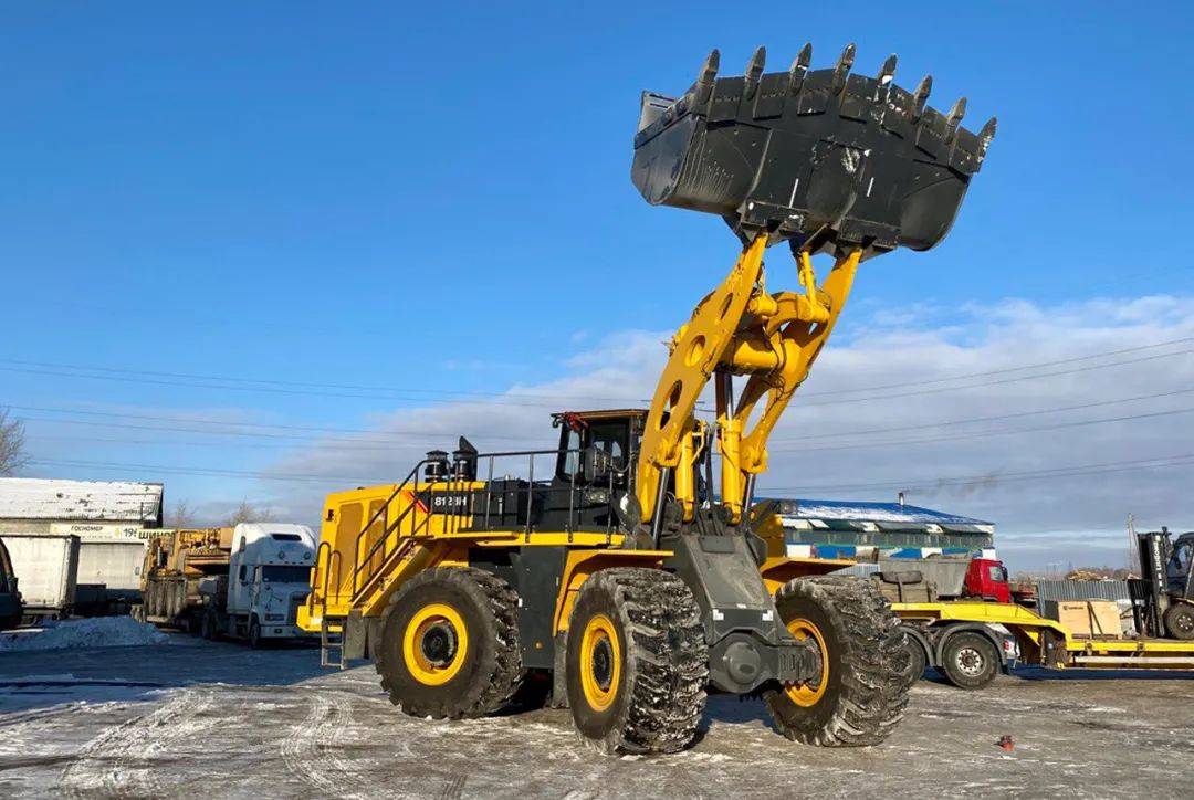 柳工最大装载机交付!_客户_产品_经销商