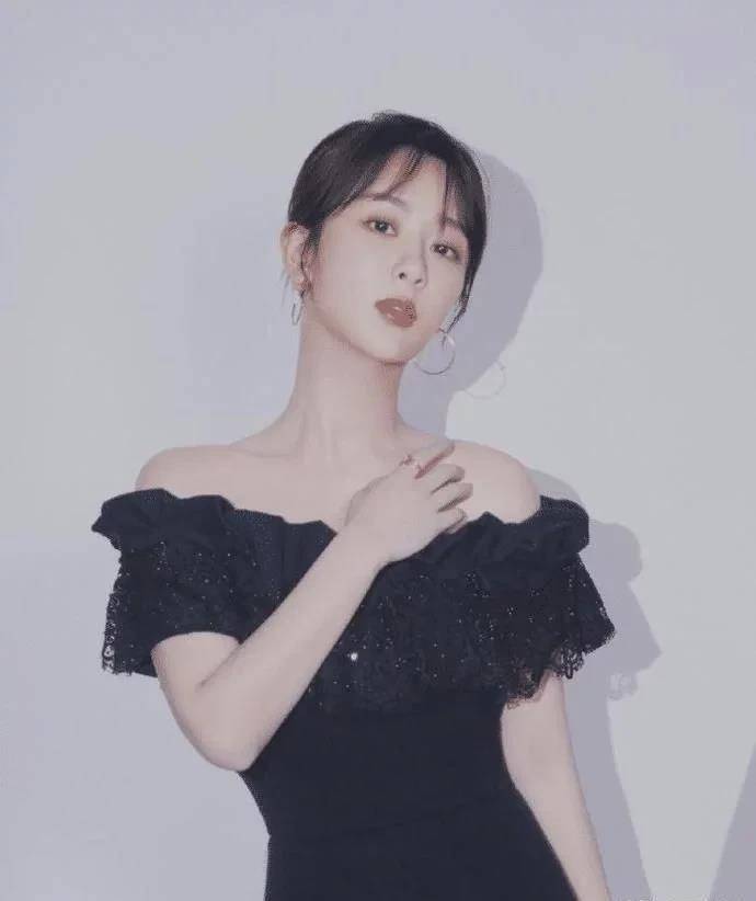 从小就长得很好看,曾迷倒释小龙,长大后嫁男子老公灵气全无_叶彤_发展