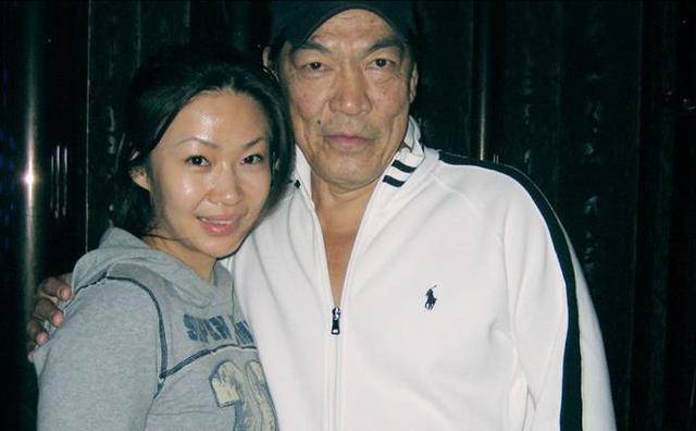 成奎安:事业当红娶二房,晚年患癌病逝,发妻夺走全部财产_月华_生活