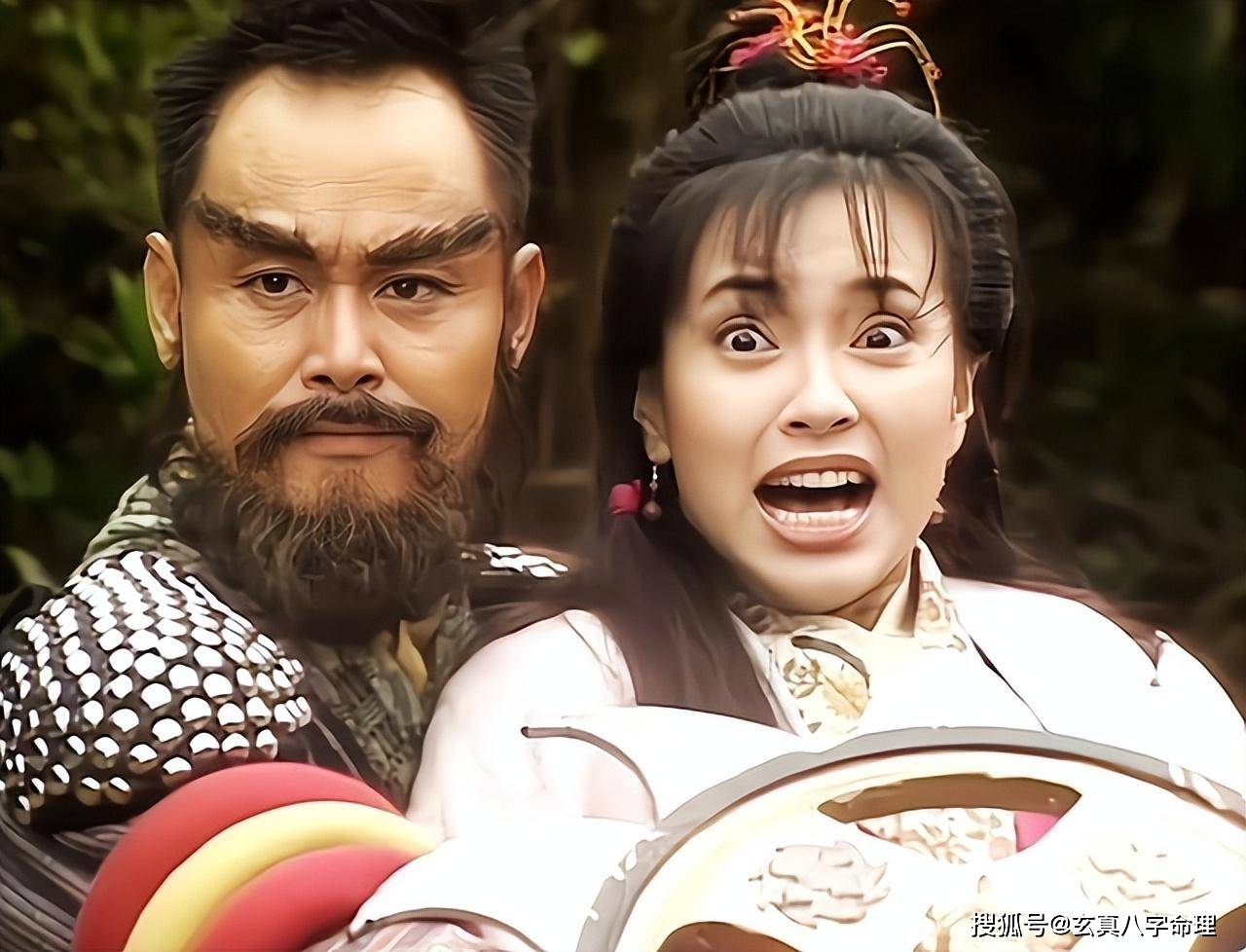 (金轮法王,郭芙剧照)但从旁人的视角来看,耶律齐是个没落贵族,基本也