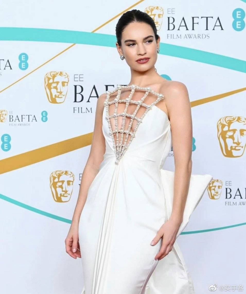 Lily,James表态第76届BAFTA英国片子学院奖颁奖仪式红毯……