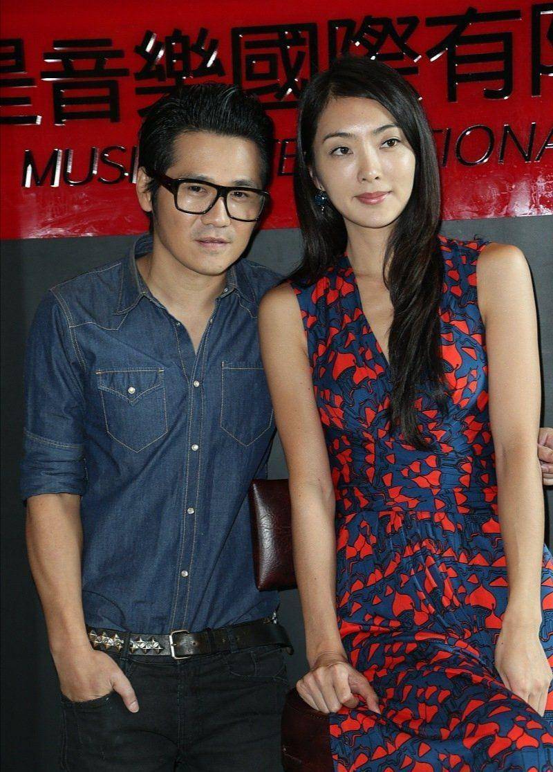 老婆太高曹格被衬成小矮人,儿女都是锅盖头_吴速玲_身高_身材