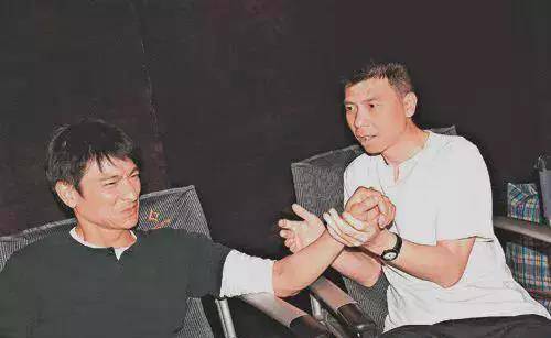 天下无贼开拍,冯小刚找到刘德华:给你700万,敢不敢挑战贼王?