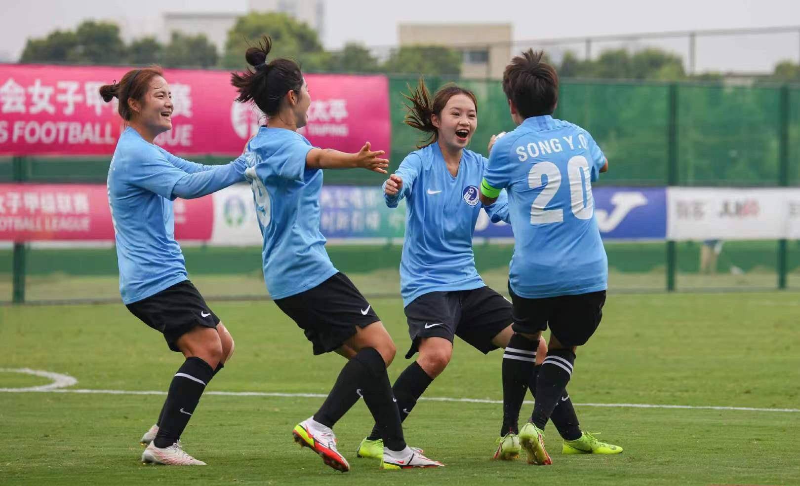 大连人女足兵发昆明,美女球员姜明佐随队出征,目标冲女超_大连女足