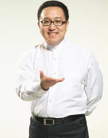 其实不是,句号是国家一级演员,从一开始的相声,再到小品,现在转型出演