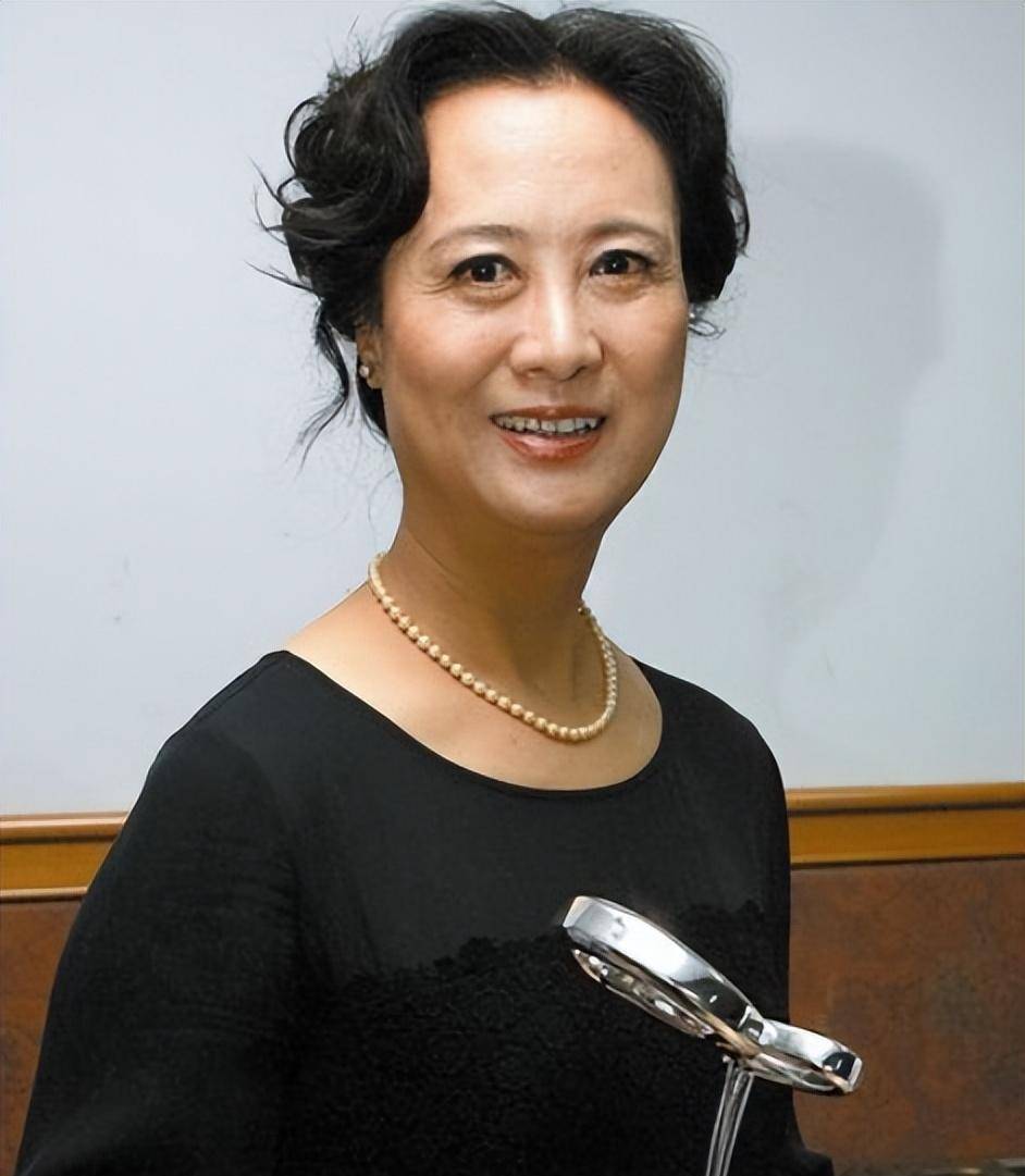 演员柏寒:两婚一离,刚成名就去世,她的一生比黄连还苦_母亲_因为_女儿