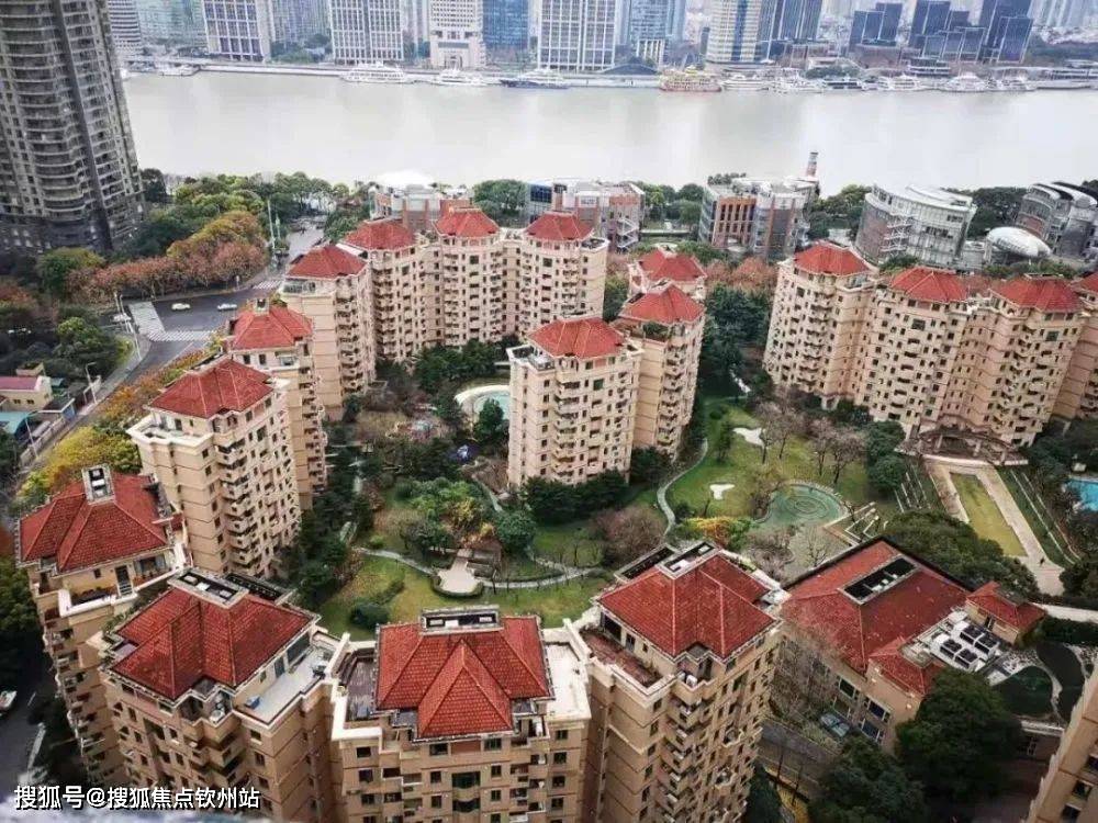 矗立在黄浦江畔的仁恒滨江园,引领了围合式社区,备受高端圈层认可