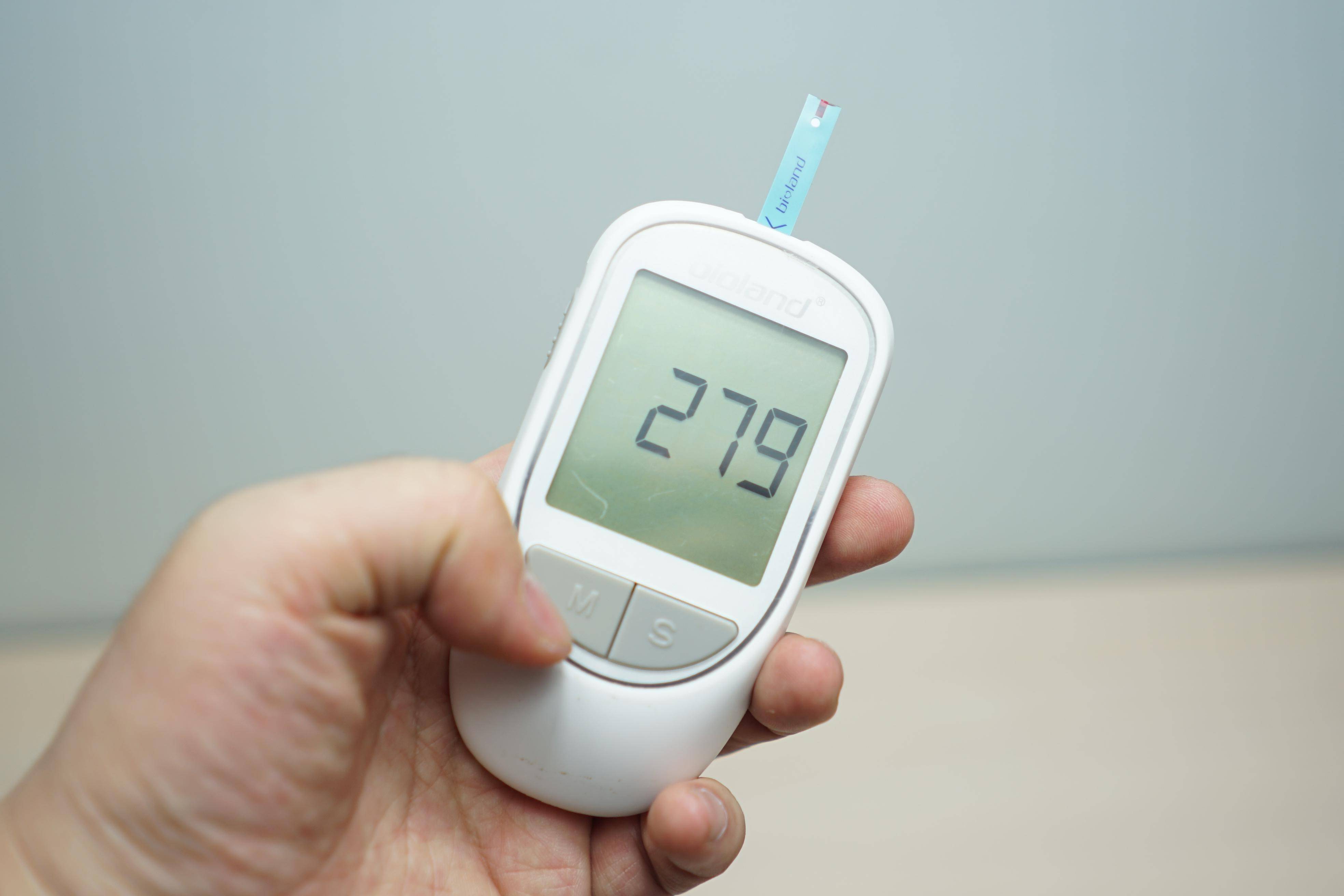 尿酸随身测,爱奥乐尿酸检测仪体验_测试_用户_进行