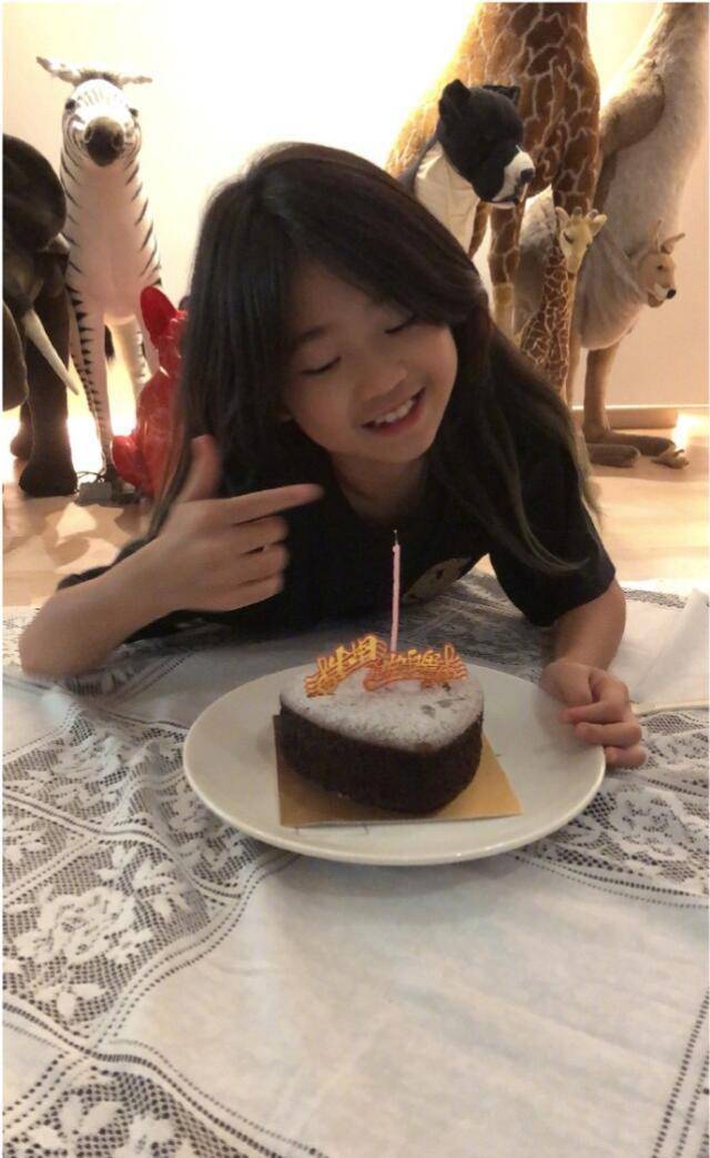 里的grace长大了,这些造型真是随了妈妈啊_曹格_时尚_姐姐