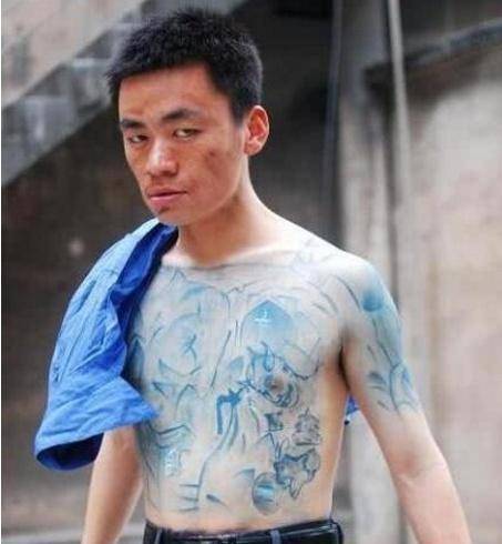 同样是纹身,山鸡哥的蝎子,安志杰的九头蛇,都比不过他地形图