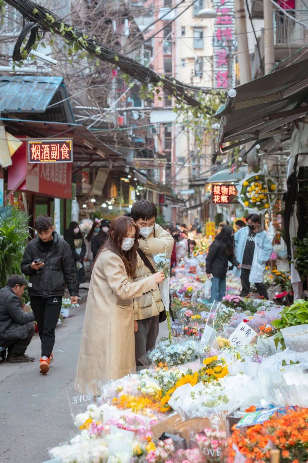 一半烟火,一半诗意,藏在老巷里的单洞花市_鲜花_店家_花束
