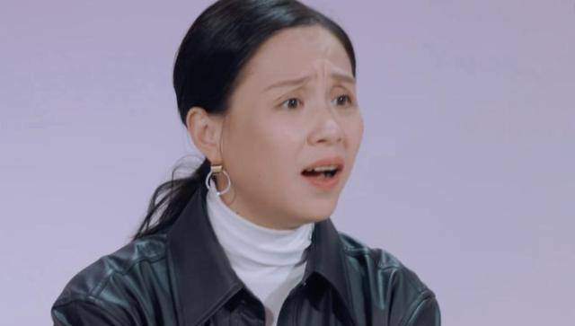 而这场抵制事件背后,很可能存在一个操纵者,曾经有不少人怀疑是龙丹妮