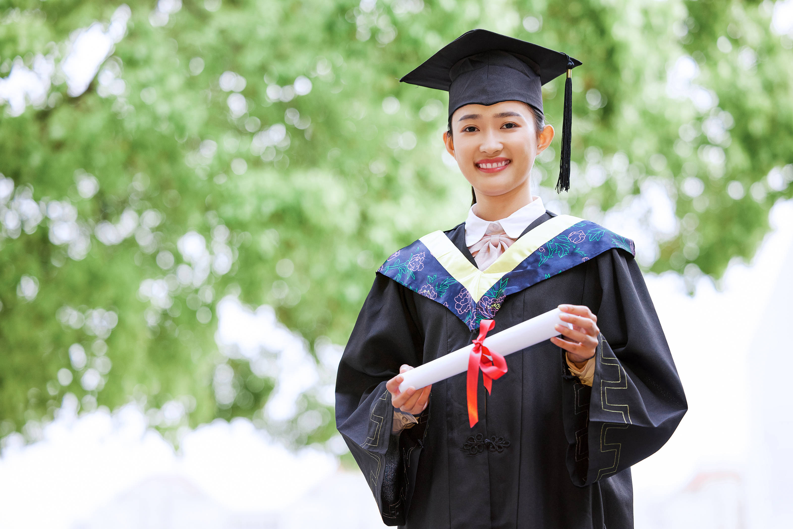 严禁高校随意扣分学生学历证书!