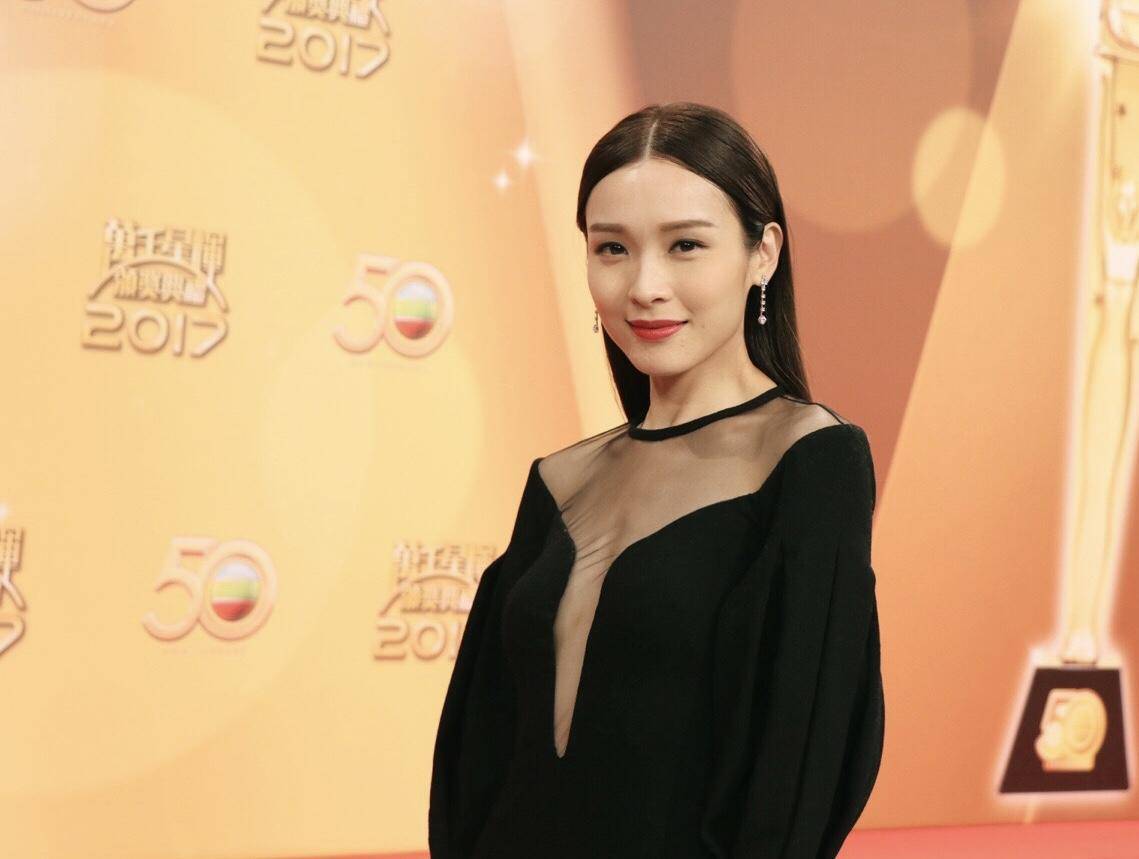 不少网友都大赞其演技了得,加上在《踩过界》中的出色表演关注李佳芯