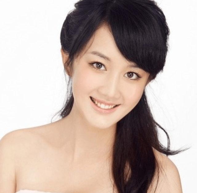 不住,颜值崩塌,戚薇躺枪,还不如早年漂亮,真惨_张嘉倪_袁心冉_文梦洋