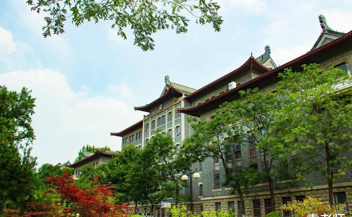 山东大学,位于山东济南,是一所省内外有名的985工程211工程高校,山东