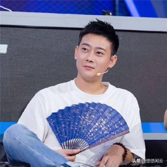 栾云平晒悠闲惬意日常,自带天然滤镜气场强大,孟鹤堂段子被亮相