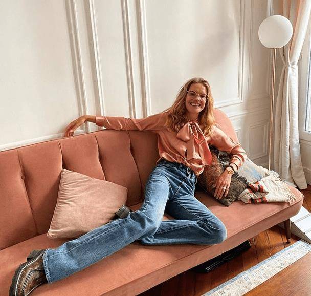 穿碎花裙再现花仙子,与大5岁未婚夫似两辈人_郭娜_卢卡斯_大儿子