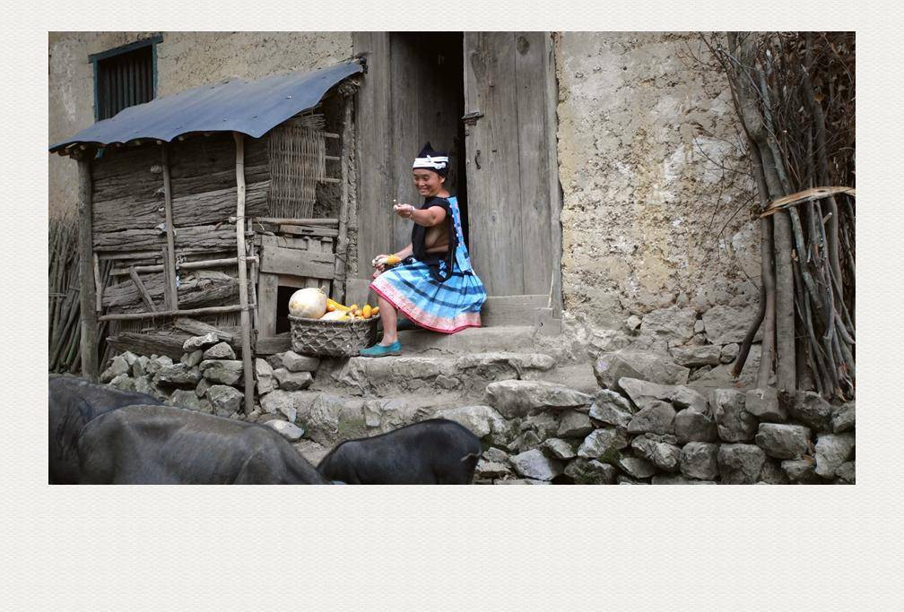 白裤瑶族女性服装为何如此开放?侧面无遮挡,难道不怕走光吗?