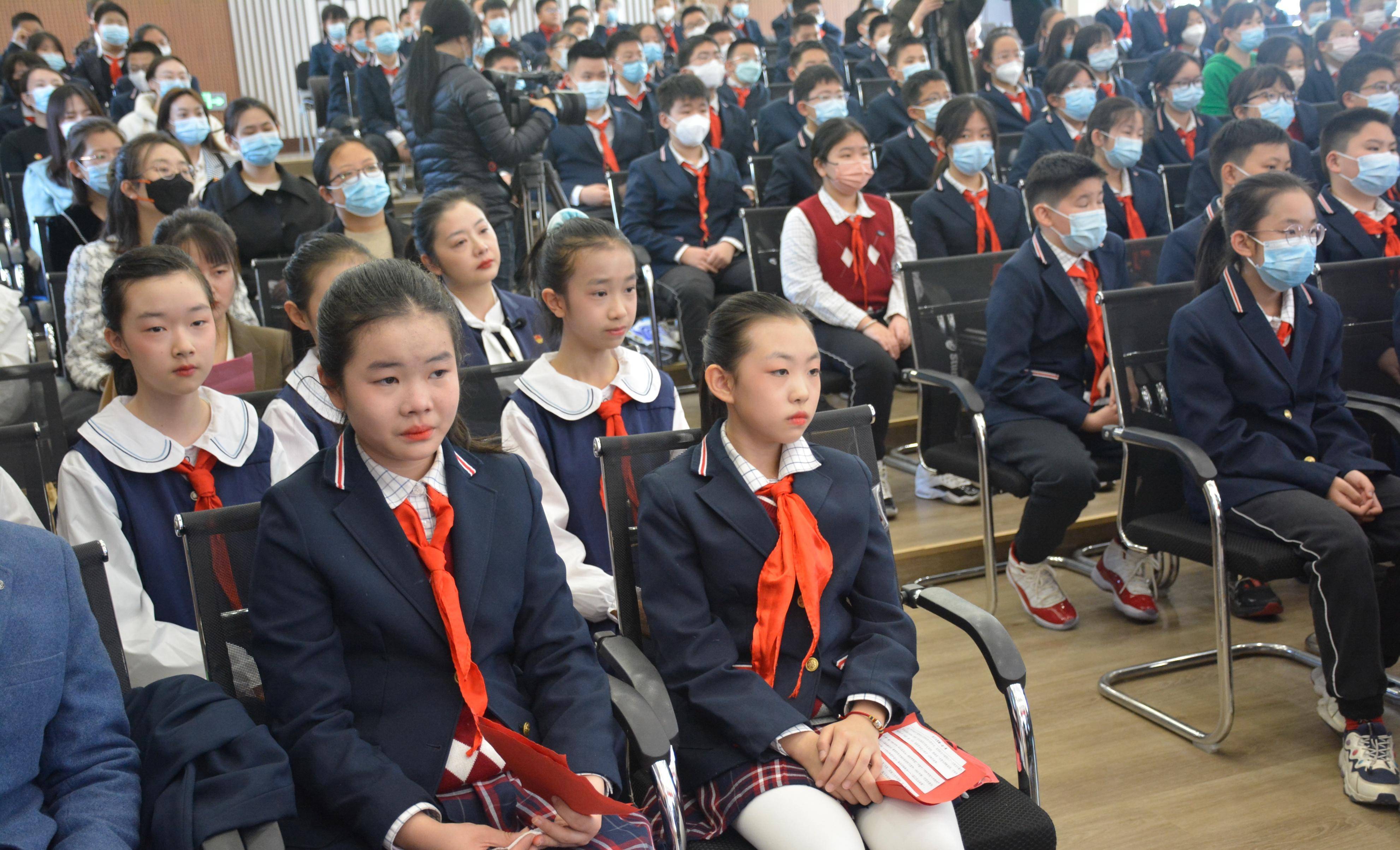 "践行雷锋精神 讲好英烈故事"主题党,队共建活动在济南燕山小学举行