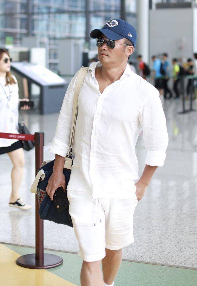 刘亦菲身材真虐啊,生图如此茁壮的小腿我只在沈月一人身上看到过_吴京