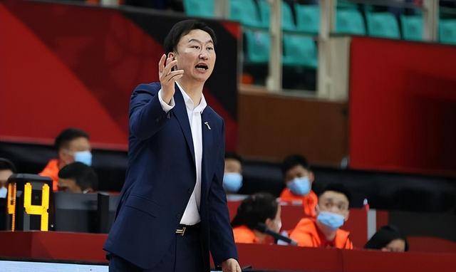 刘维伟与前上司差点在场边干架两人早已积怨很深_方俊_青岛男篮_浙江