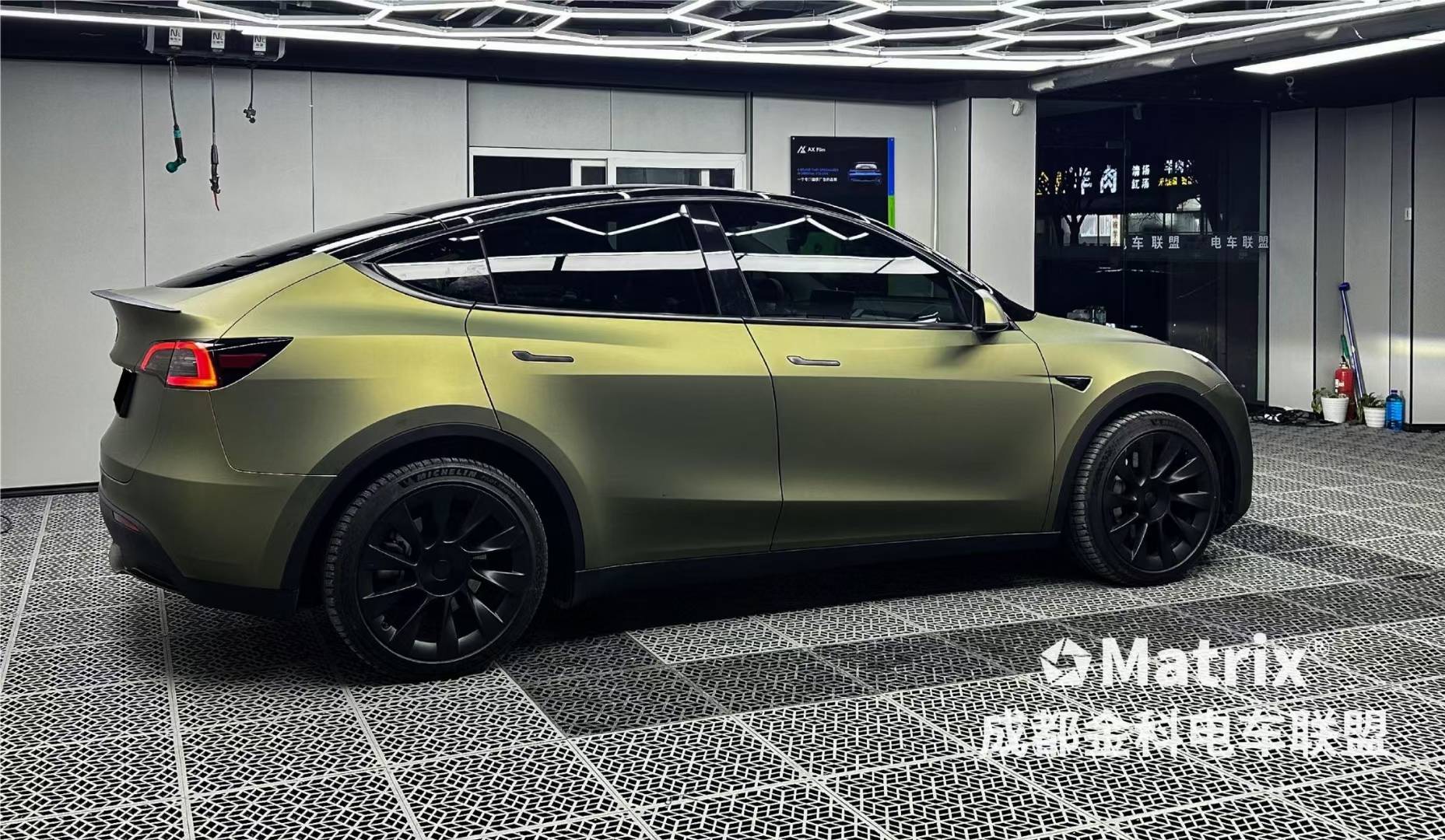 哑光带来的高端感沉稳厚重,#ma237超哑闪电绿#特斯拉modely