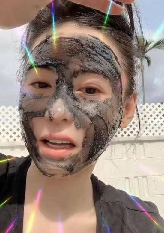 张柏芝敷鱼子酱面膜,素颜皮肤白皙细腻,拍照特效引大家关注_小林_美颜