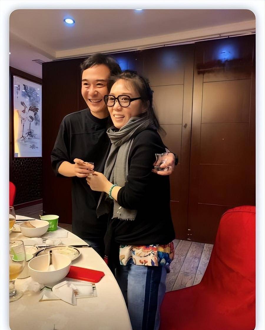 "国家一级演员"吴琼嫁小15岁丈夫恩爱19年,至今无儿无女成遗憾_阮巡