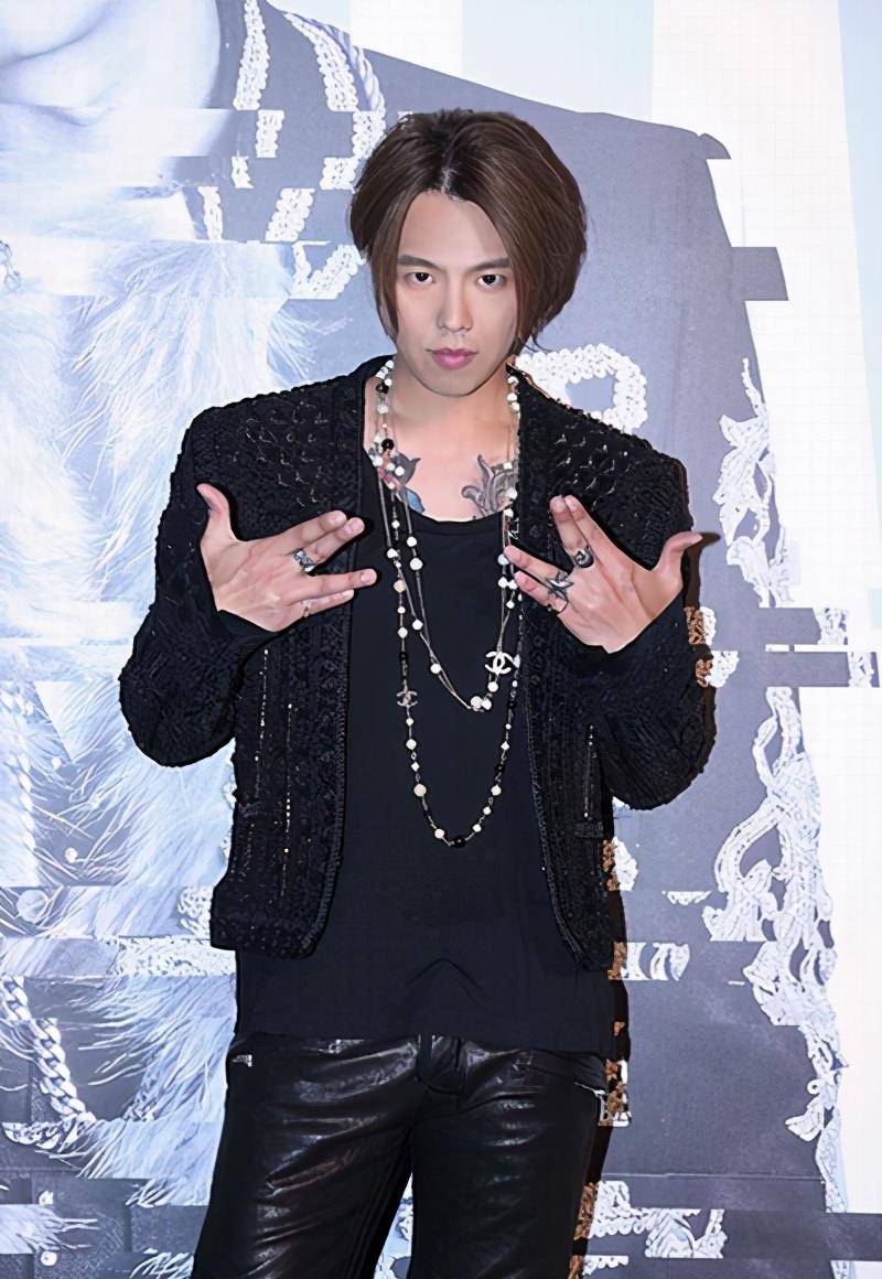 小鬼黄鸿升伤因公布,年仅36岁猝然离世,令人扼腕_爸爸_儿子_身体