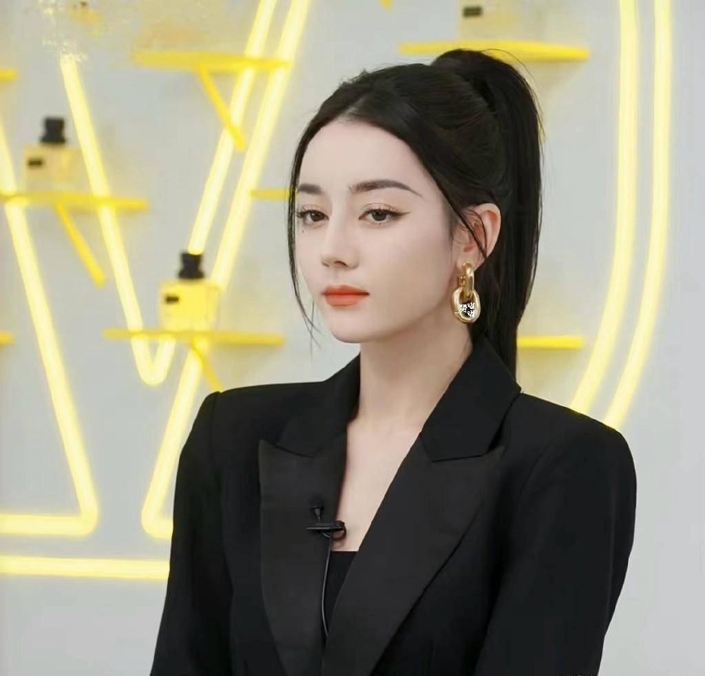 迪丽热巴西装照曝光,美得不可方物,这样的女神谁能不爱_照片_女人