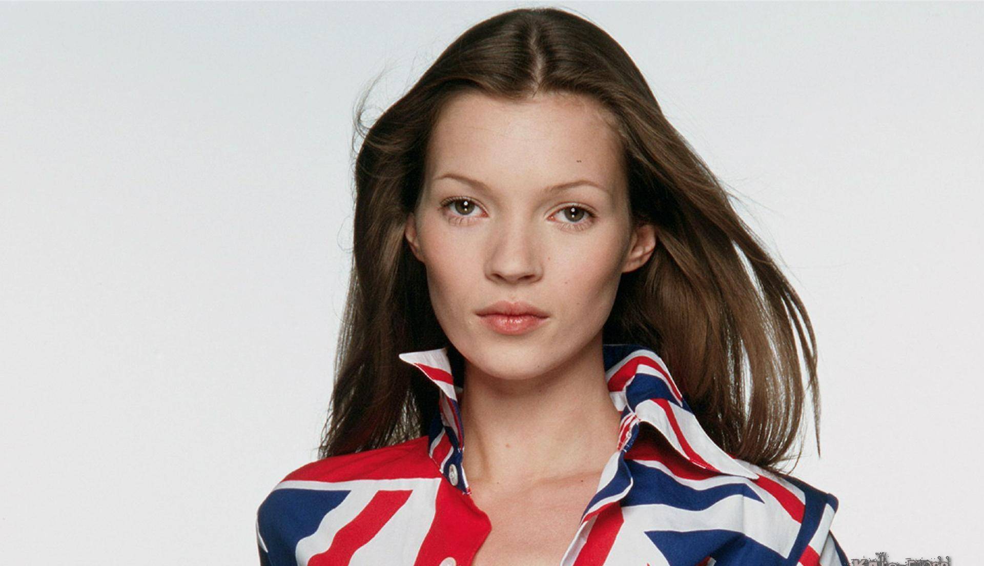 为德普作证后,超模凯特摩丝首次露面,网友却在讨论她的脸_时候_视频