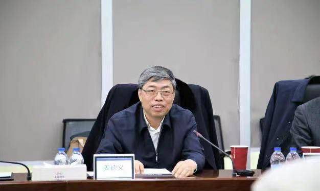 汽势人物:姜德义再辞北汽股份董事长 "卸任先生"的管理哲学_北京奔驰