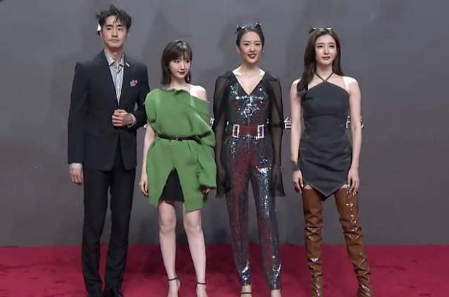 江疏影仗着自己身材好,将"肥肠鞋"当裤子穿,可惜了这双大长腿_剧中