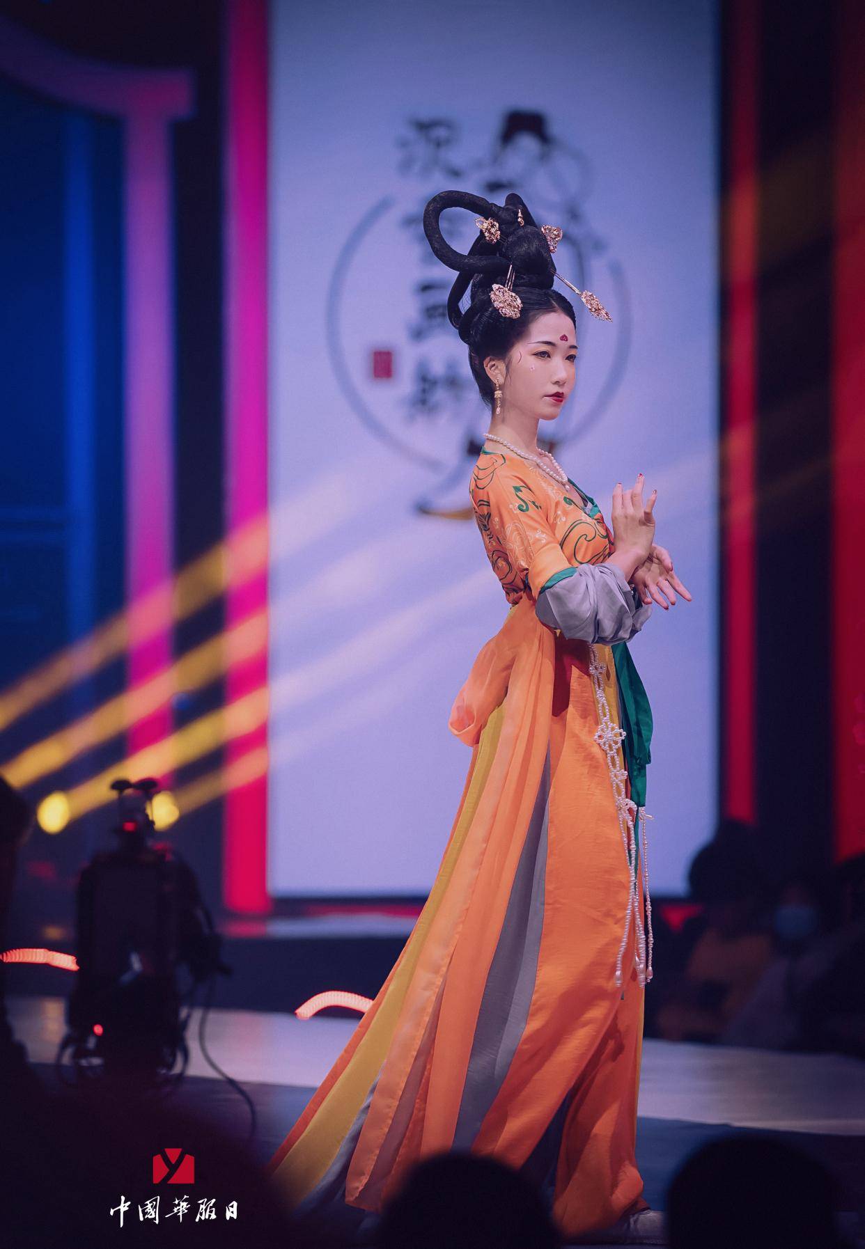 国际时装不算什么,当中国汉服走上秀场,外国人也被惊艳了