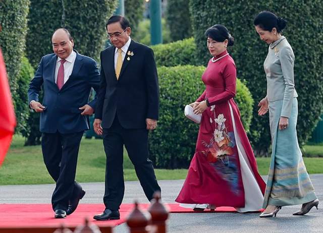 泰国第一夫人少女照曝光,长发飘飘温柔入骨,比苏提达王后惊艳