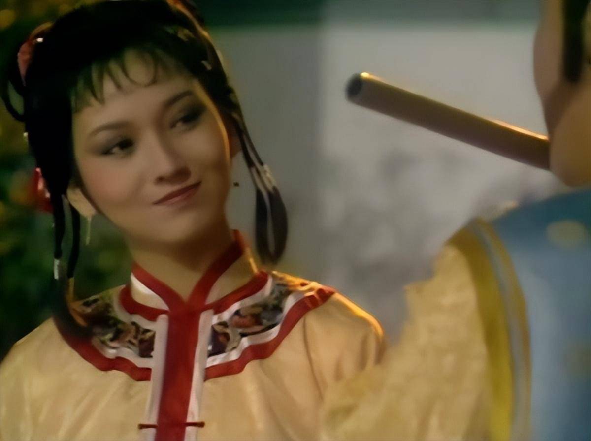 《雪山飞狐》中的马春花,春花是一个普通的女镖师,还有一个青梅竹马的