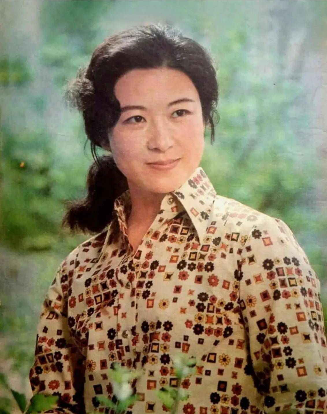 1984年《大众电影》封面封底人物 你还记得吗?最喜欢谁呢?