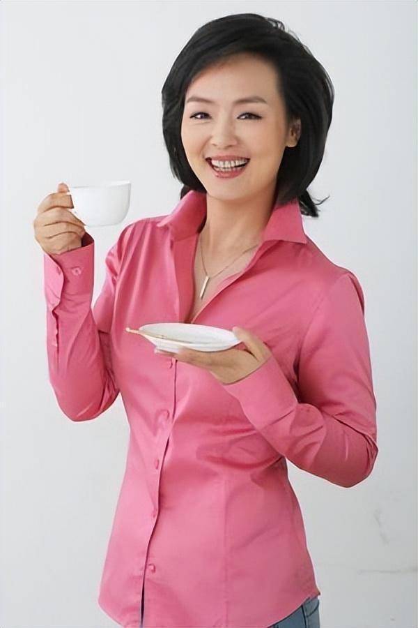 央视主持孙小梅:我这辈子最幸福的就是嫁小丈夫,生下儿子_生活_节目