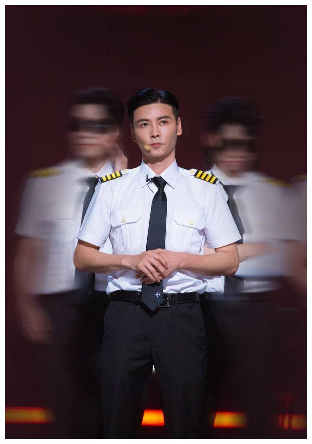 男明星机长造型有多绝?
