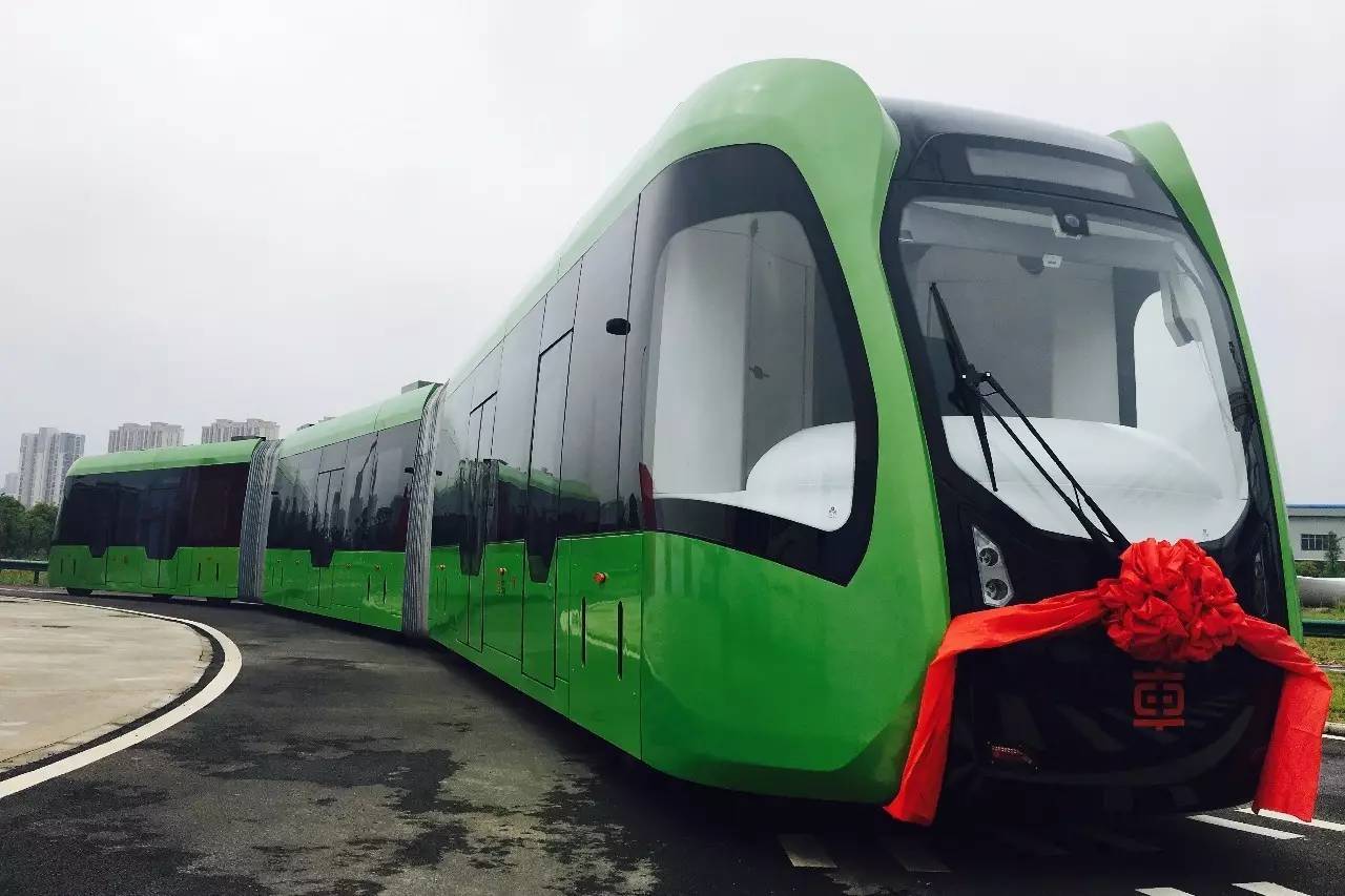 至于动力方面就更不用担心了,相比于传统有轨电车6%的爬坡能力,智轨