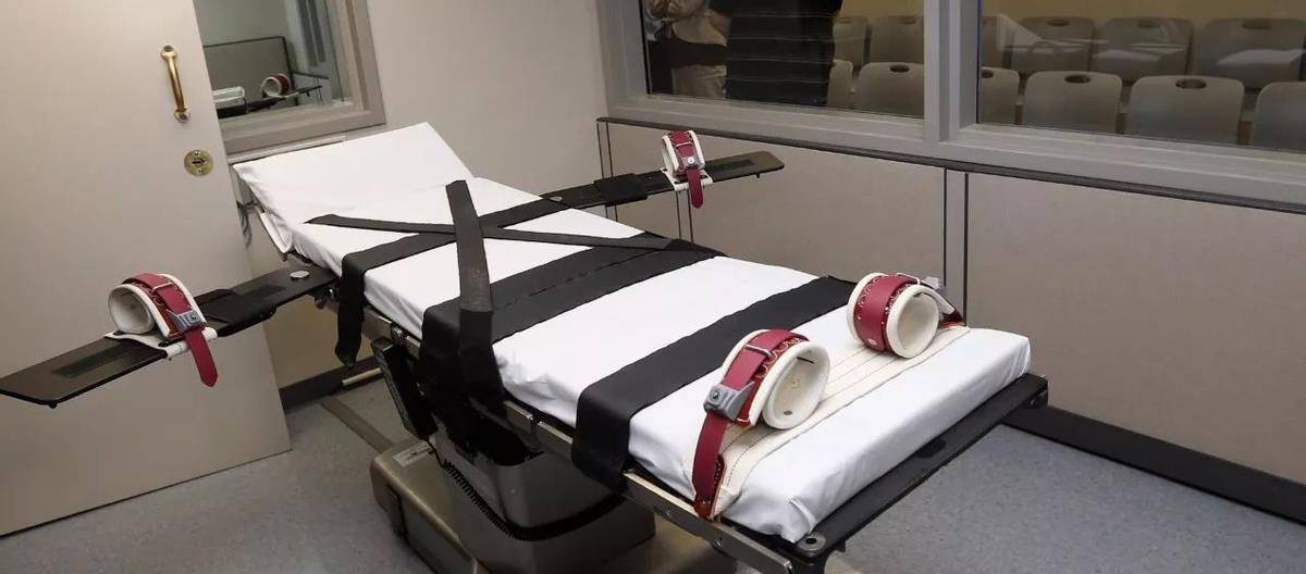 死刑执行车里究竟有什么?和普通车辆有何不同?_犯人_监控_进行